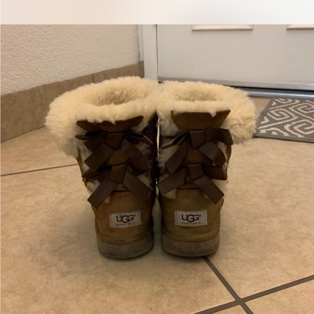 UGG Tan Boots with Cream Fur and Bows